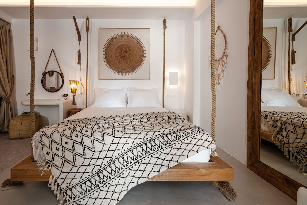 Design Suite, 1 Queen Bed with Sofa bed, Patio