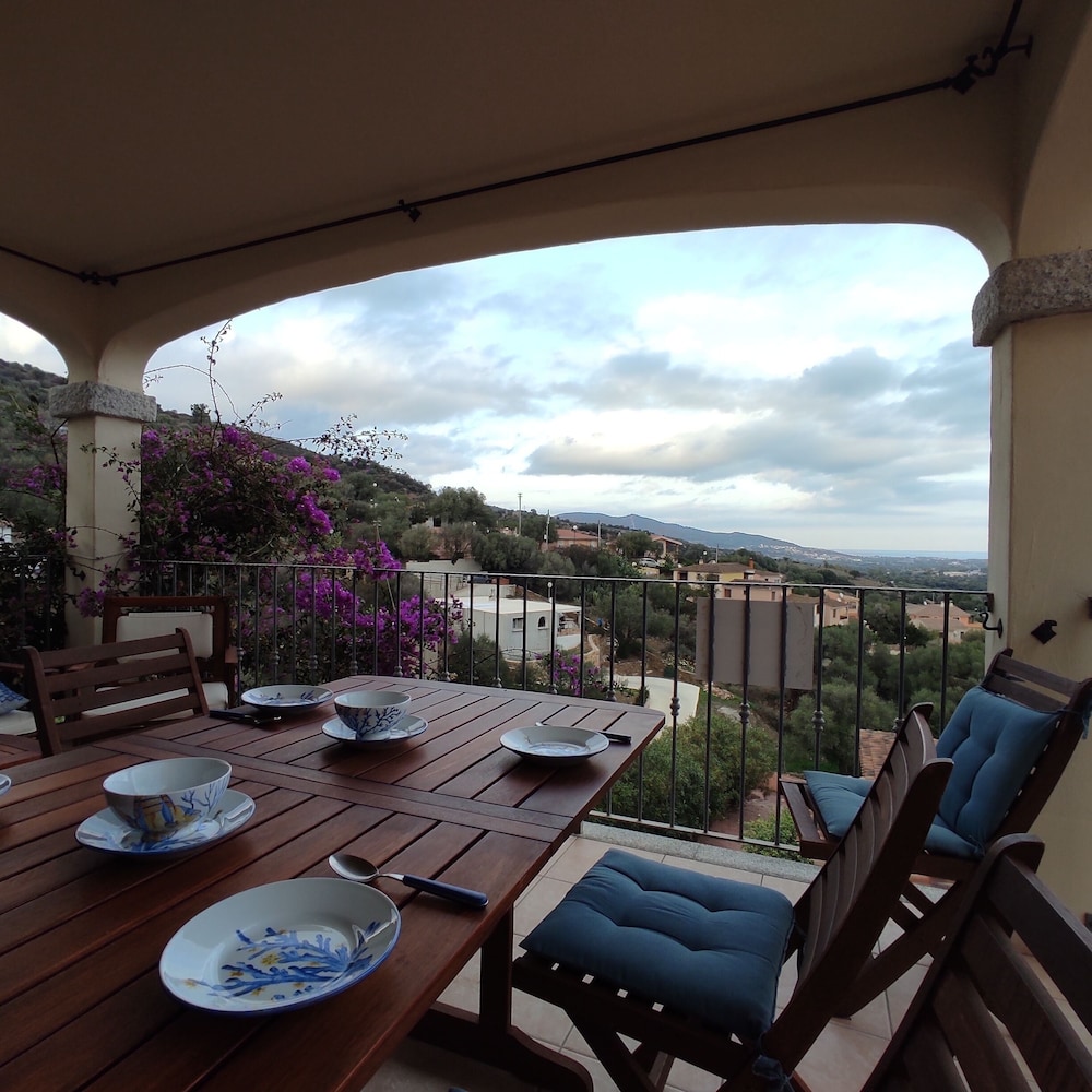 Condo, Hill View