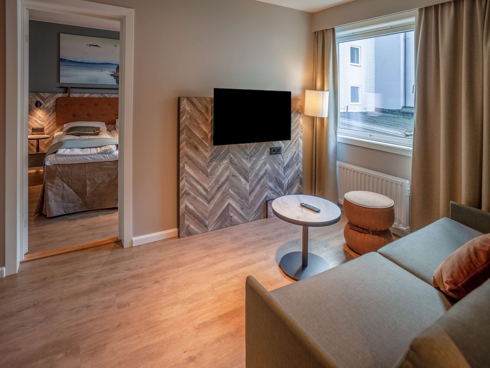 Family Room - Photo 3