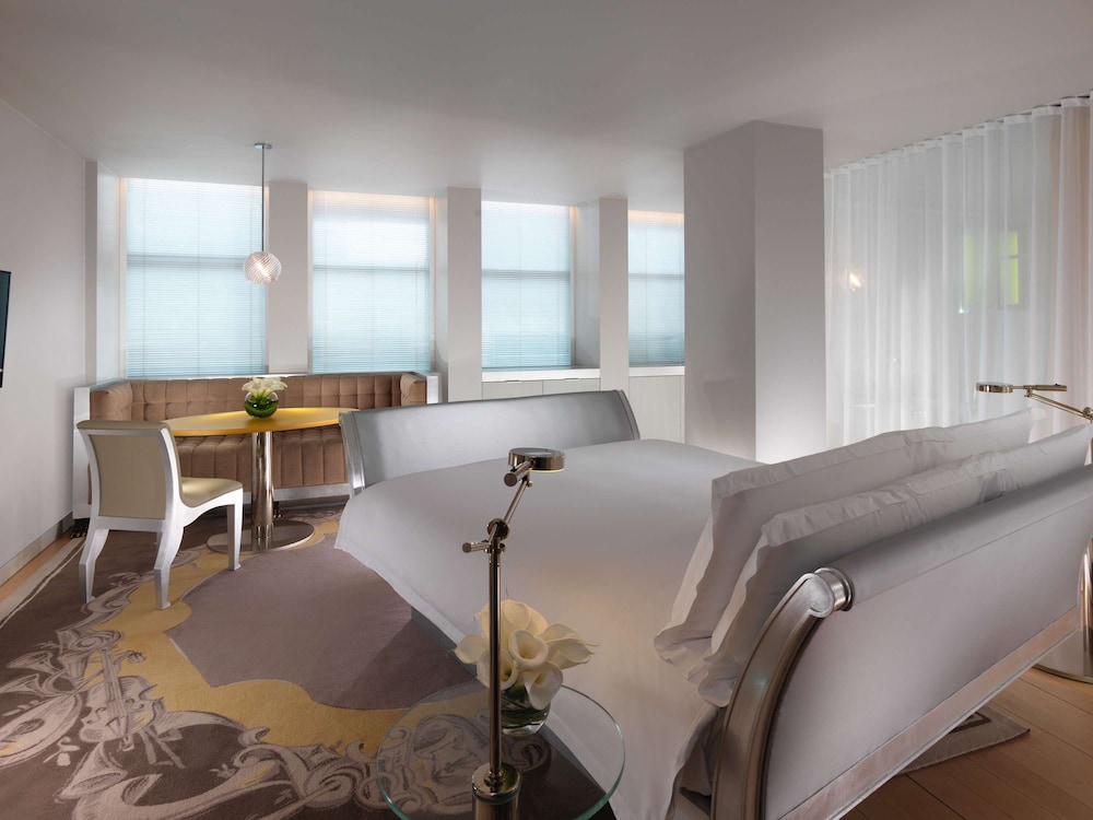 Superior Room, 1 Queen Bed, Accessible photo 2