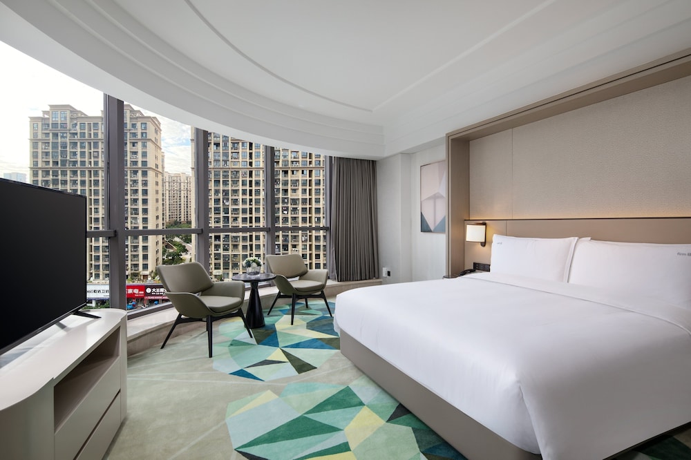 Standard Room, 1 King Bed, City View - Photo 2
