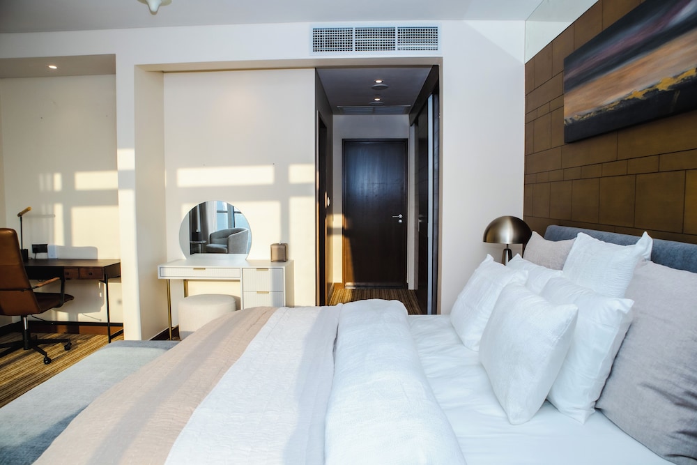 Luxury Penthouse - B, Balcony, City View photo 2
