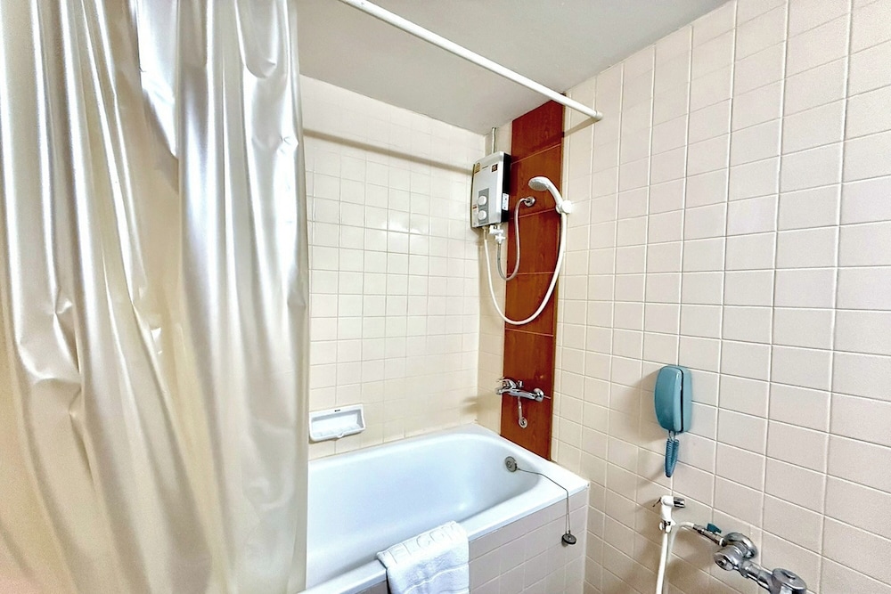Standard Twin Room - Photo 12