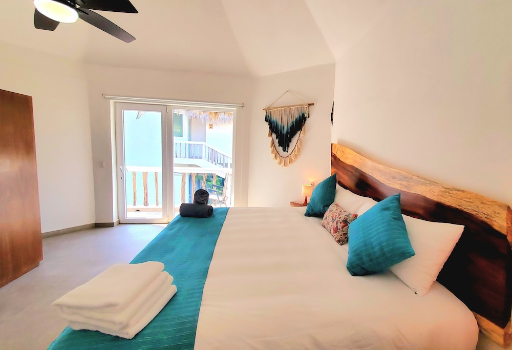 Room, Garden View