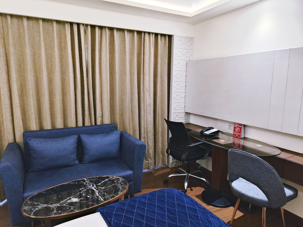 Executive Twin Room - Photo 8