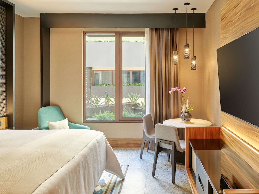 Suite, 1 King Bed (Master) - Photo 1