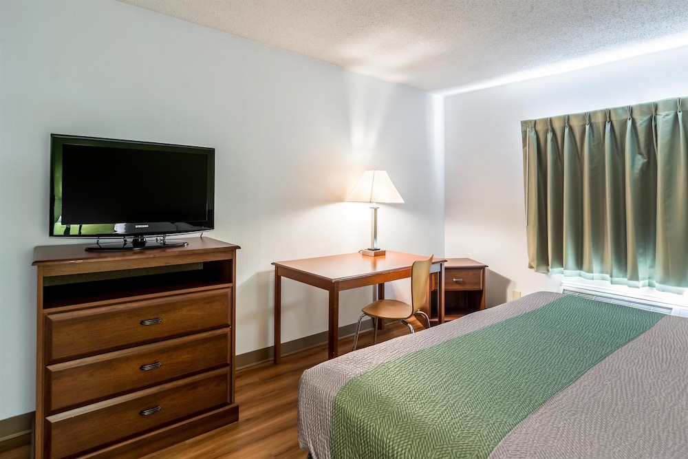 Deluxe Room, 1 Queen Bed, Accessible, Non Smoking photo 3