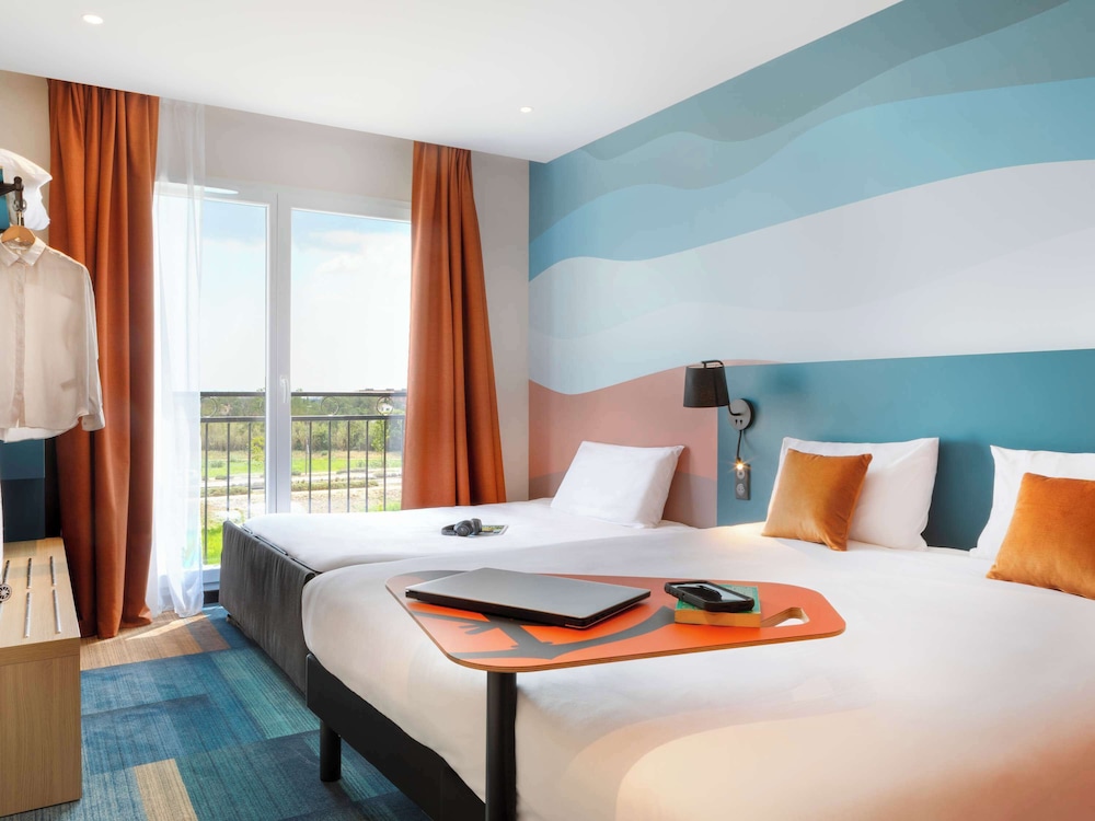 Premium Room, 1 Double Bed with Sofa bed - Photo 7