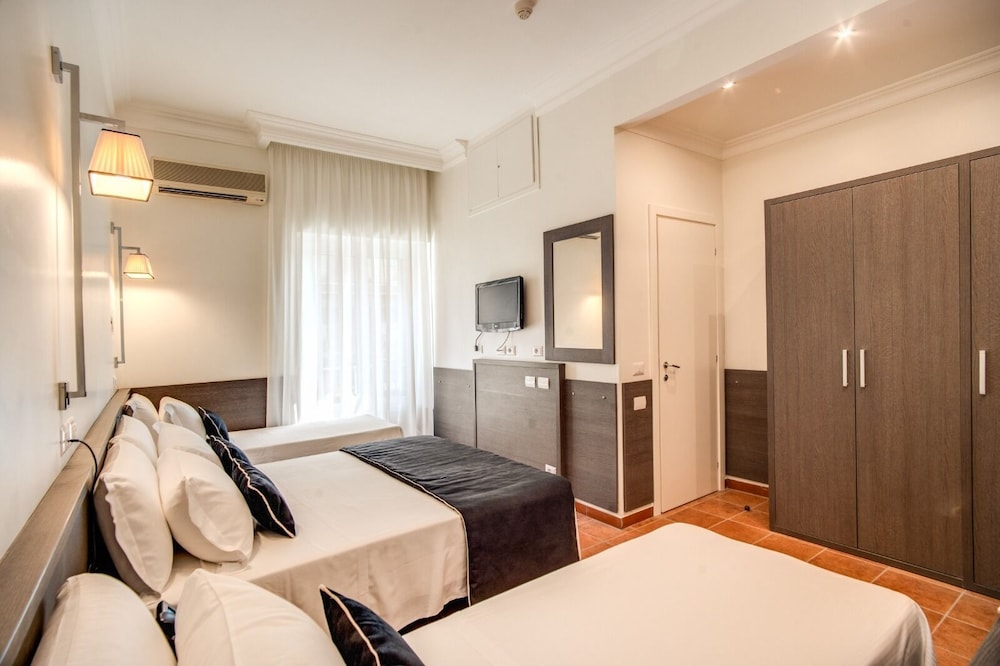 Classic Quadruple Room photo 2