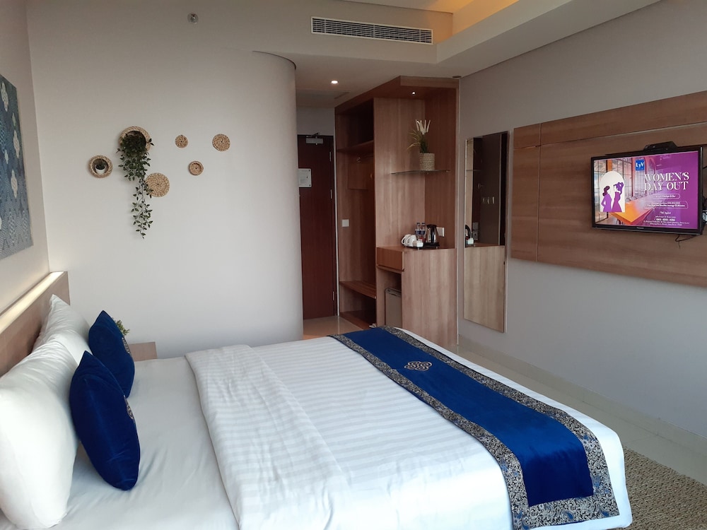 Deluxe Queen Room