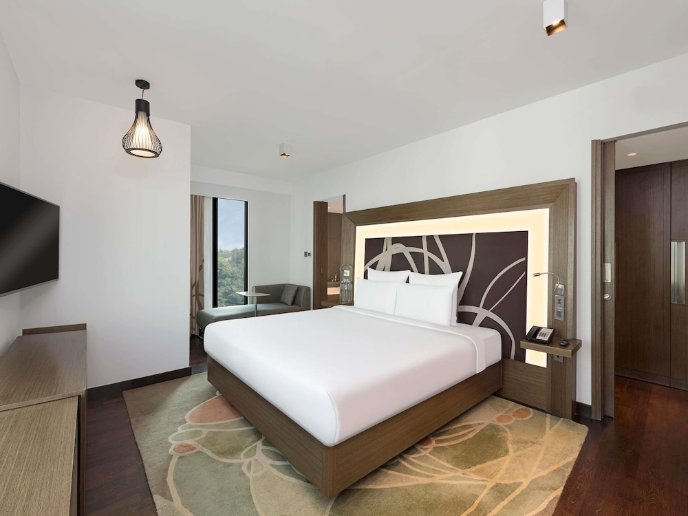 Superior Suite, 1 Double Bed, Pool View thumbnail 6