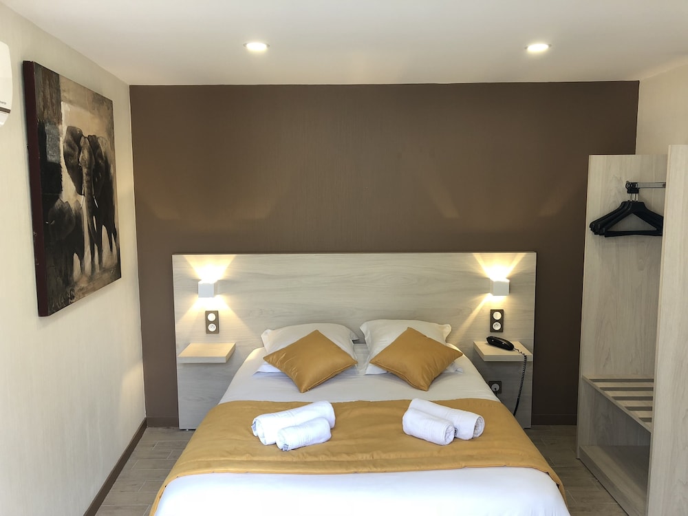 Superior Double Room, Patio, Poolside