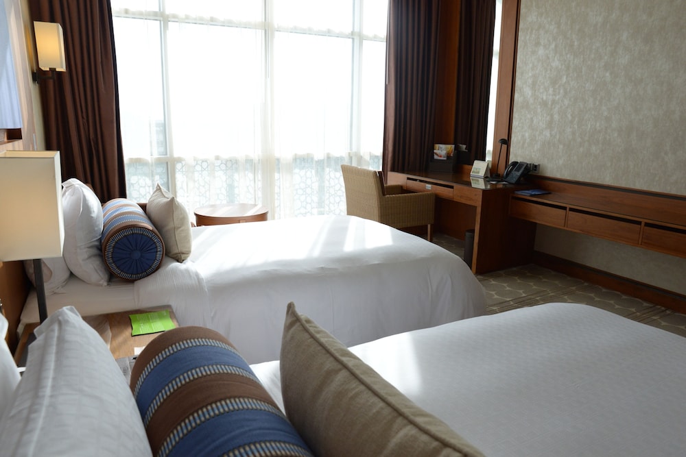 Deluxe Room, 2 Twin Beds (Plaza View) photo 3