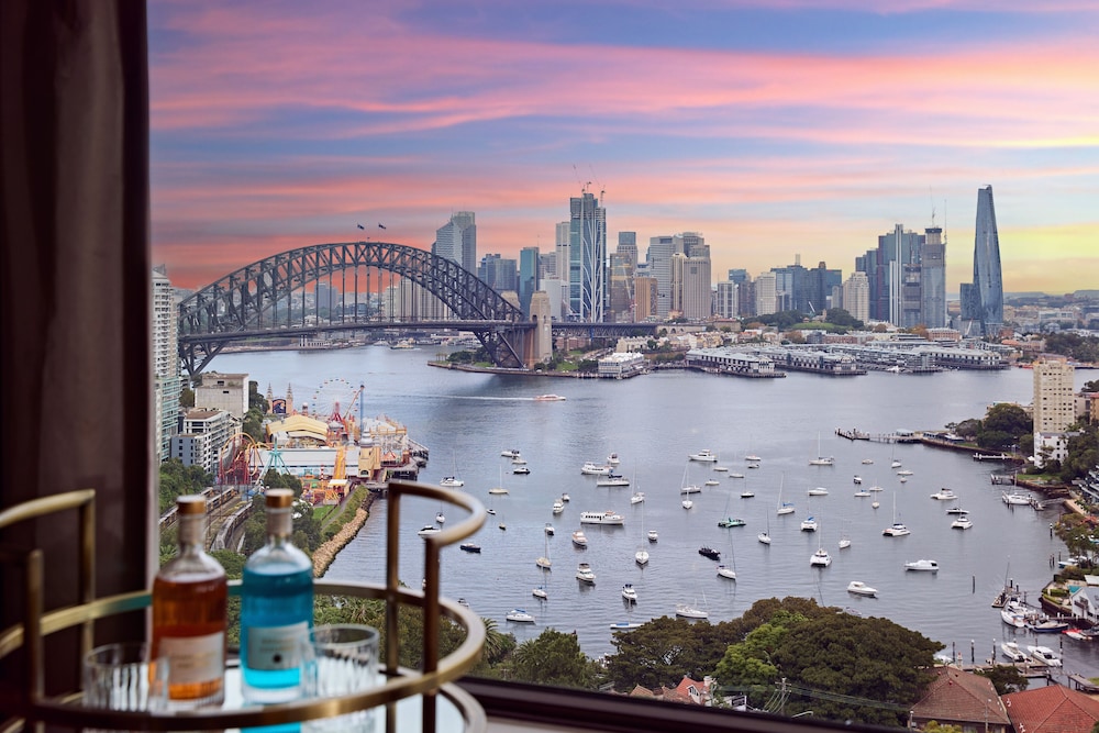 Harbourview King Suite thumbnail 5