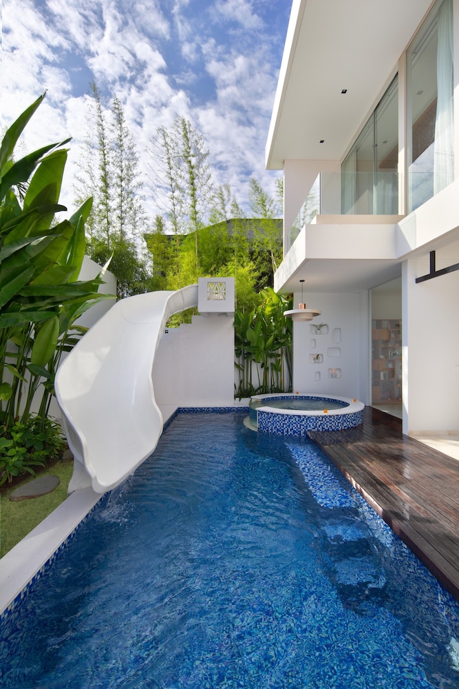 Three Bedroom Villa with Private Pool - Photo 12