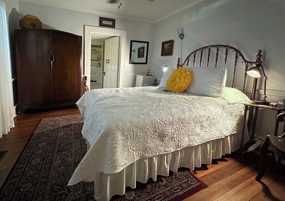 Room, 1 Queen Bed (Miss Elsie) photo 3