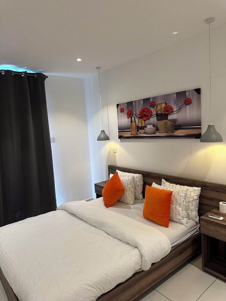 Luxury Suite, 2 Bedrooms, Pets Allowed, Pool View