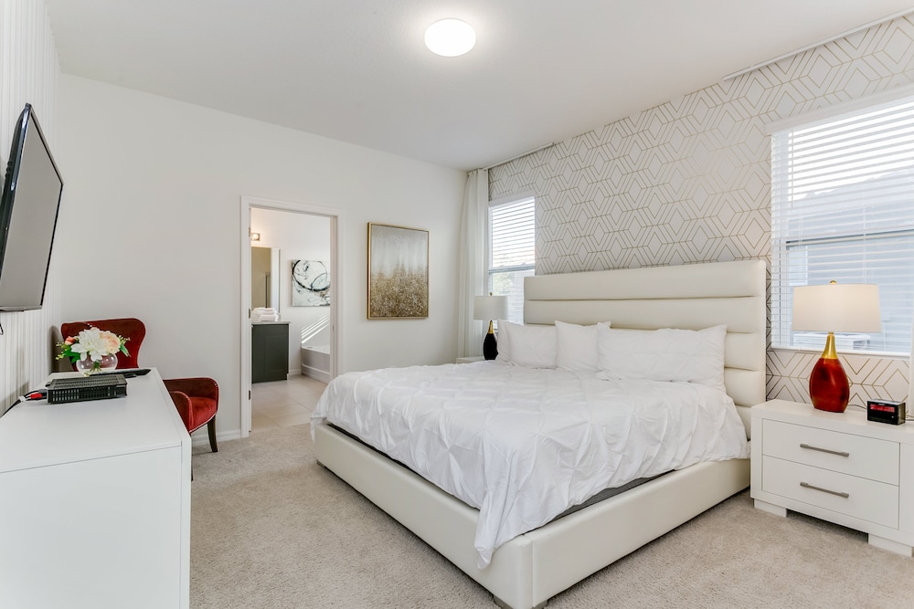 Villa (7049 OAKWO Luxury 6 Bedroom 4.Bath H)