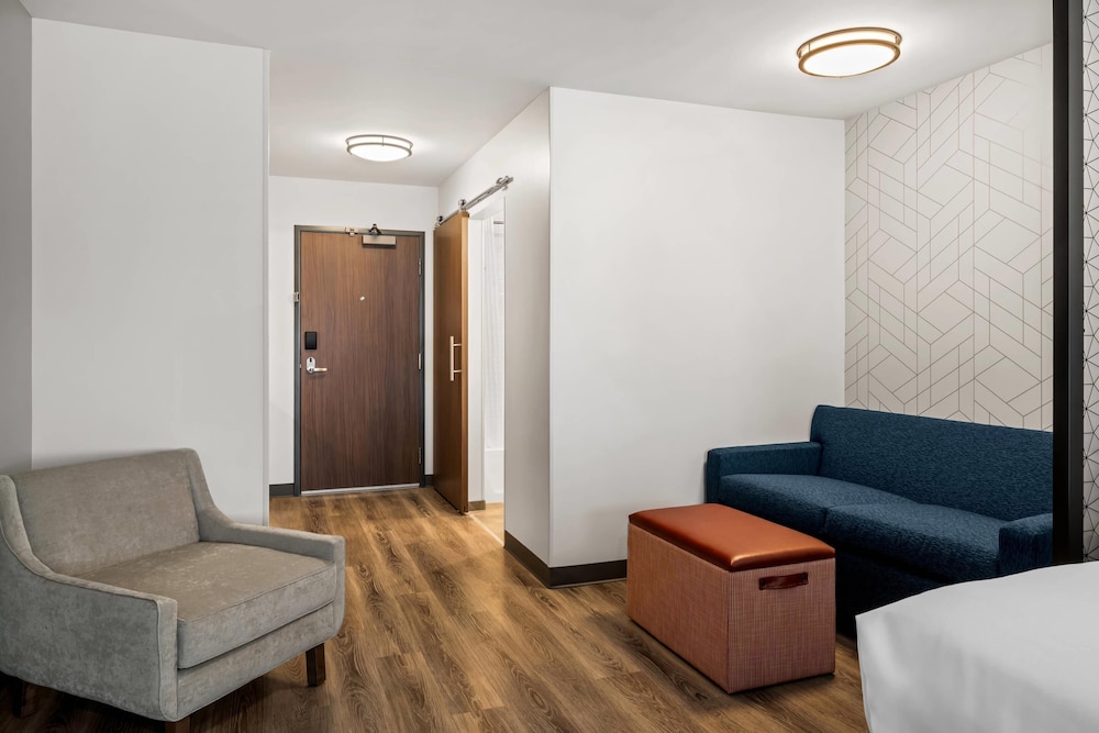Suite, 2 Queen Beds, Non Smoking photo 3