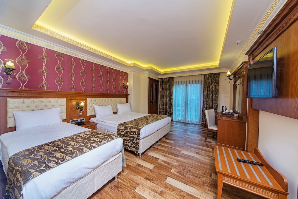 Deluxe Triple Room photo 2