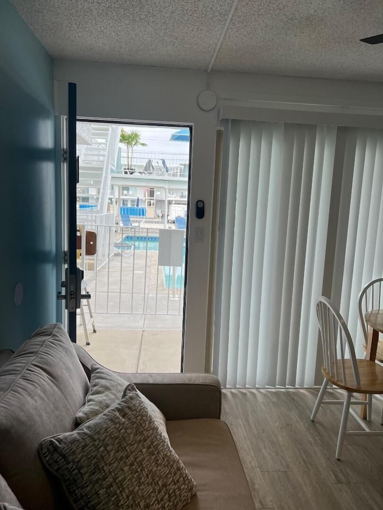 Basic Condo photo 1