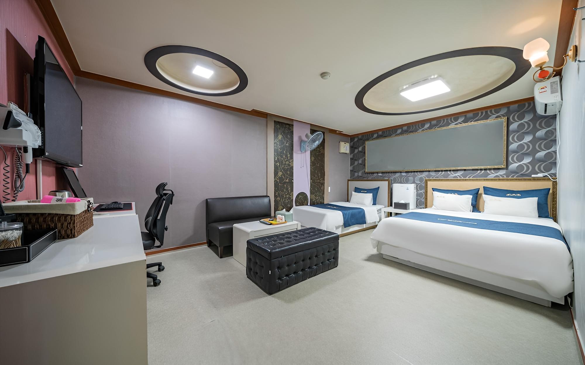 Room (Twin) photo 3
