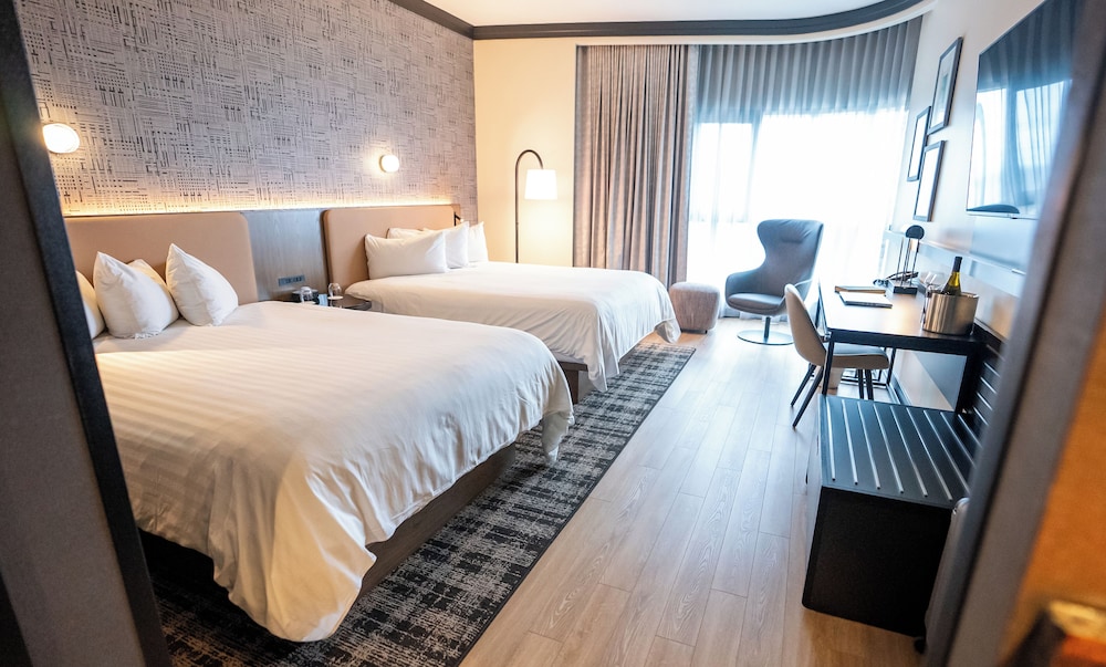Standard Room, 2 Queen Beds - Photo 1