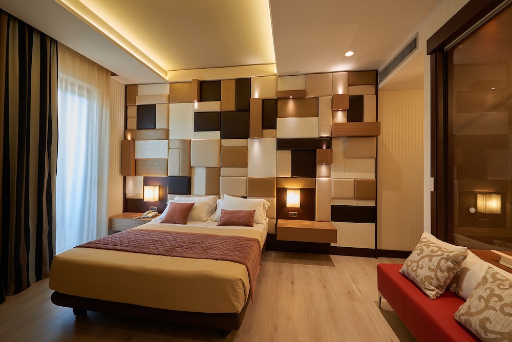 Suite (Jacuzzi) - Photo 2