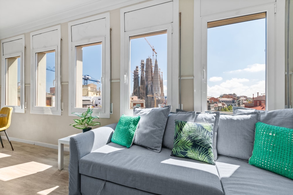 Premium Penthouse, 4 bedrooms, private terrace with views of Sagrada Familia