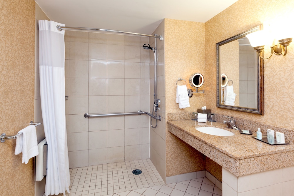 Classic Room, 2 Queen Beds, Accessible (Hearing/Roll-In Shower) - Photo 10