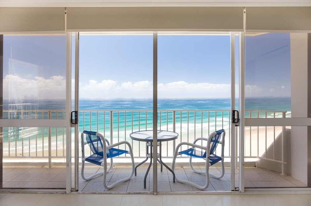 Apartment, 2 Bedrooms, Beachfront - Photo 1