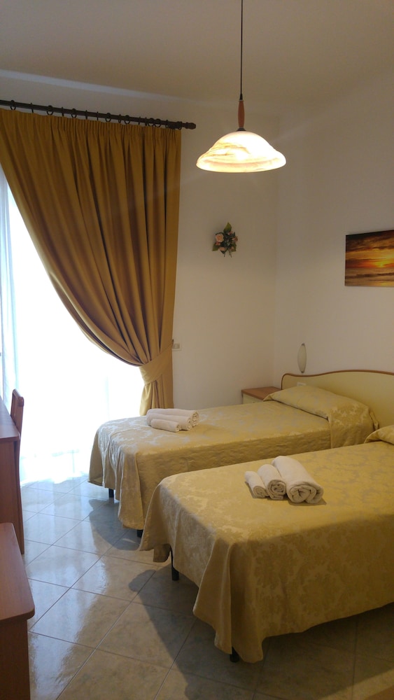 Double or Twin Room, Balcony, Garden View photo 2