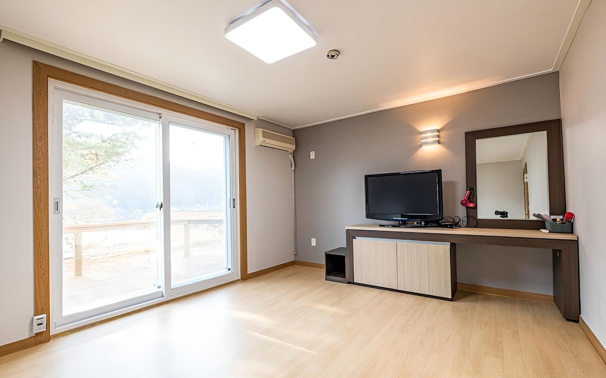 Room (Standard A (Ondol barbecue dogs allow) photo 3