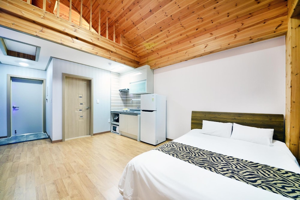 Basic Room, 1 Bedroom (303) - Photo 4