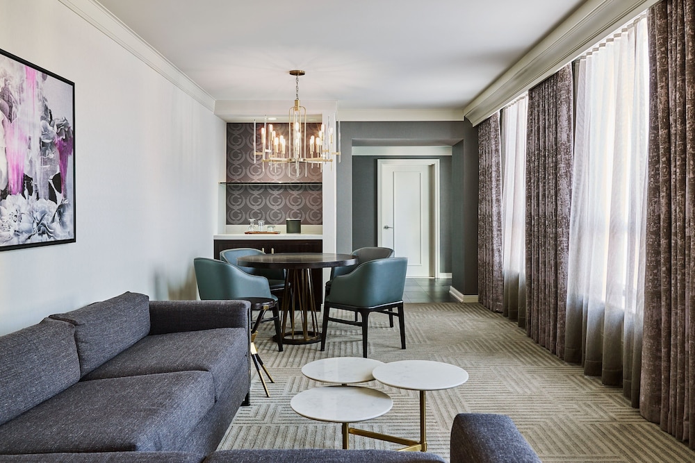 Deluxe Suite, 1 King Bed with Sofa bed