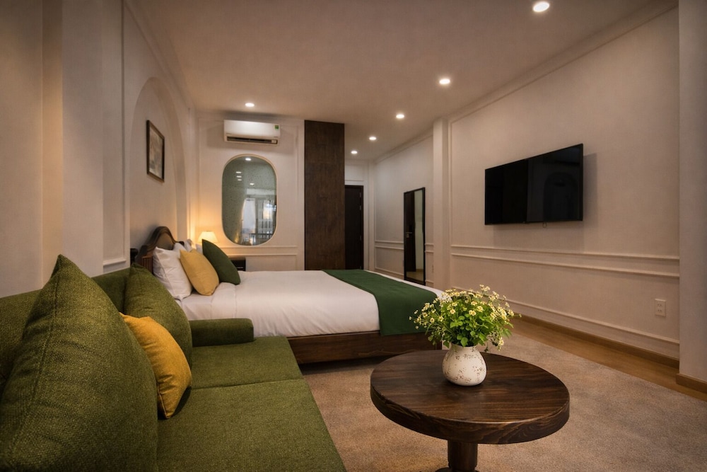 Mustard Suite with Sofa Bed photo 2