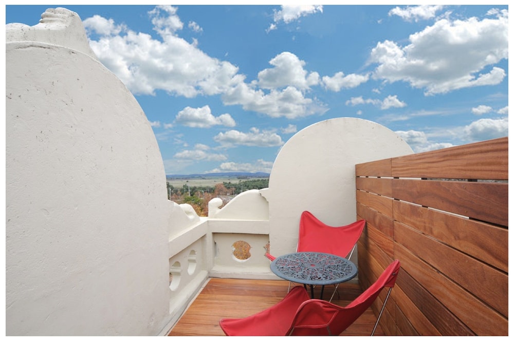 Tower Suite - Photo 4