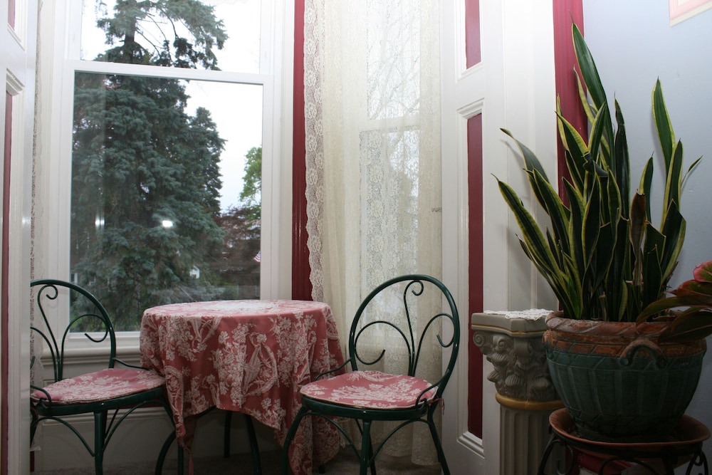 Deluxe Room, 1 King Bed (Garden) photo 2