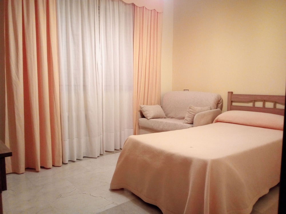 Basic Single Room, Non Smoking