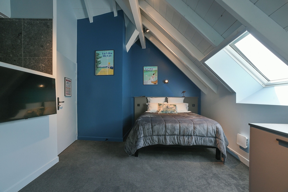 Double Room, Partial Lake View