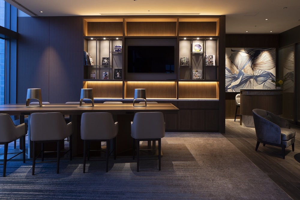 Premium Room, 1 King Bed, Club Lounge Access (Luxury Bath, View) thumbnail 6