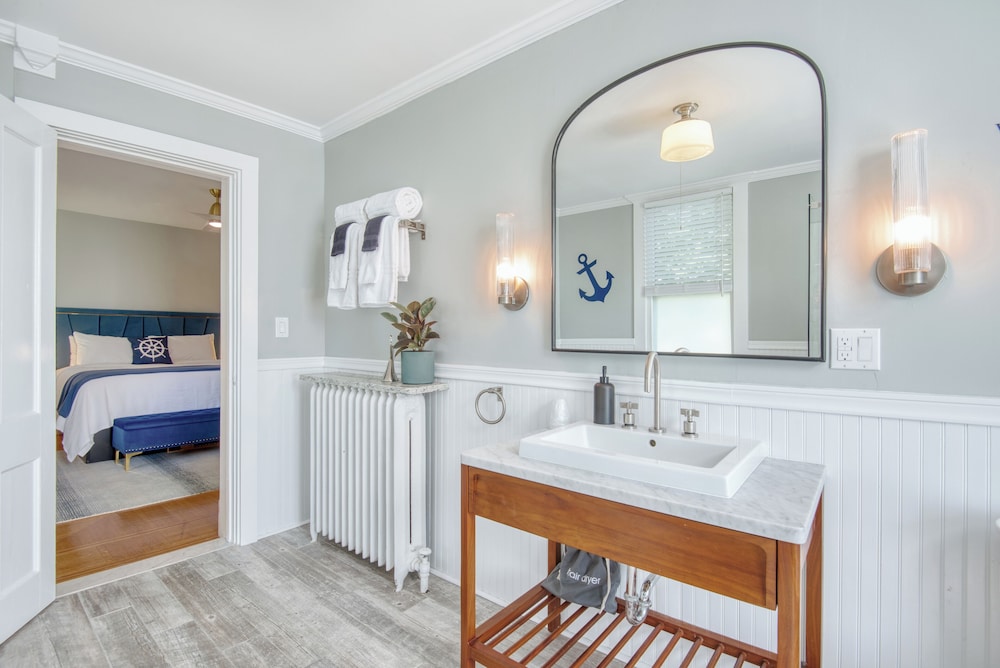 Suite #5 photo 3