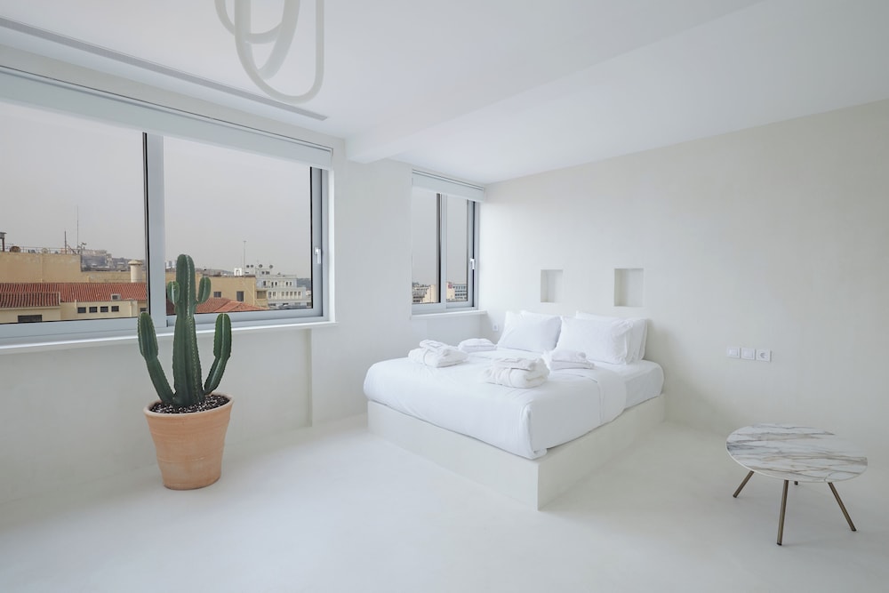 Deluxe Suite No 8