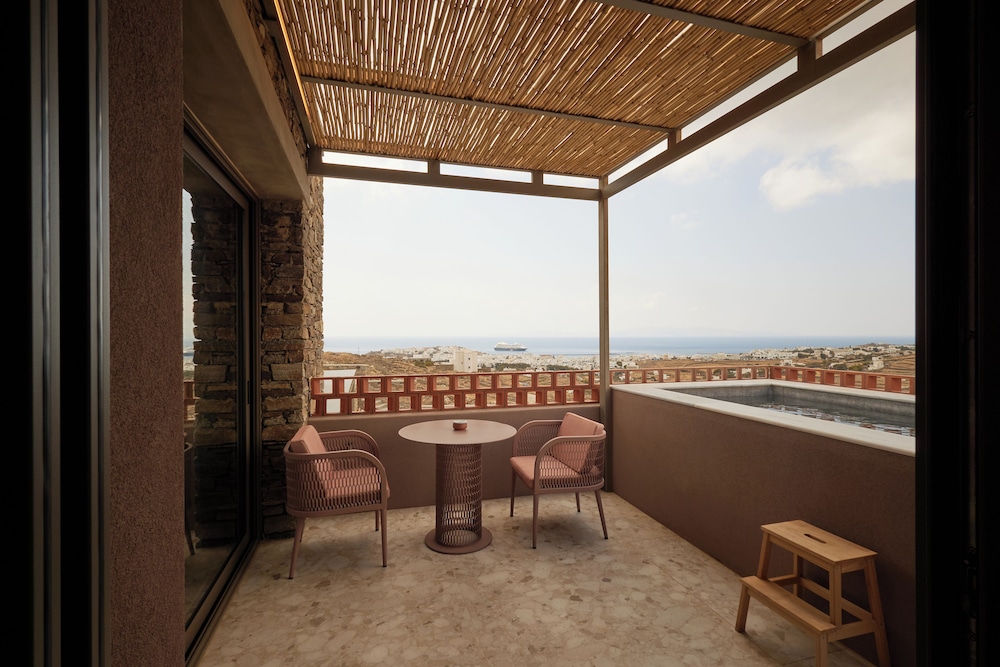 Deluxe Suite with Outdoor Tub - Photo 22