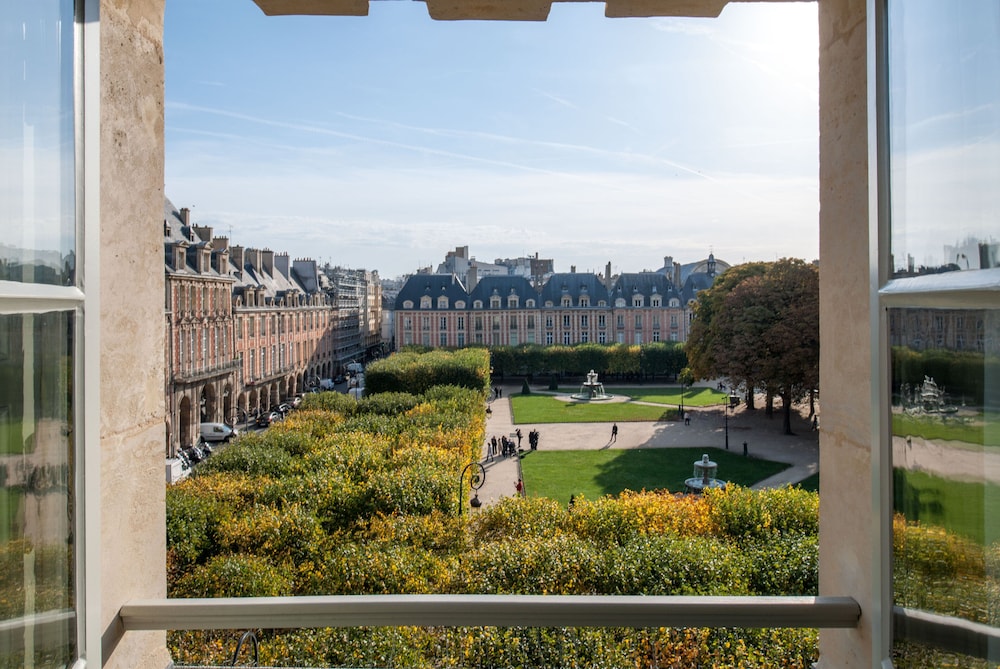 Junior Suite, 1 très grand lit, salon privé, accès piscine, vue jardin