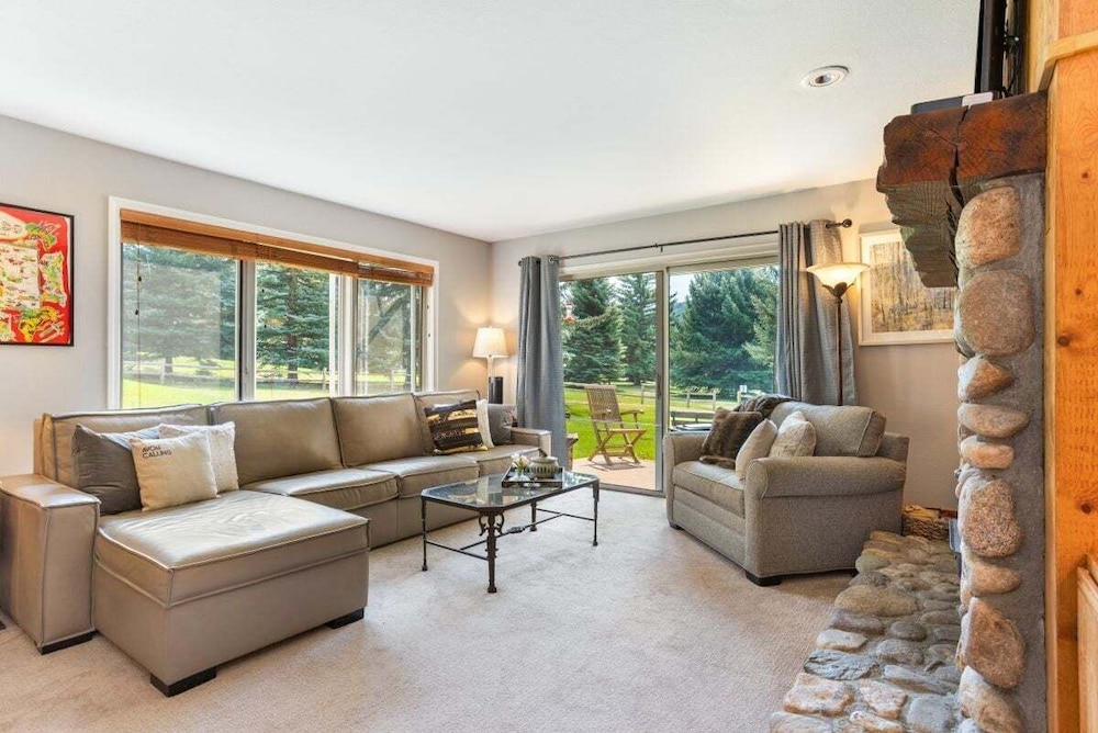 Condo, 2 Bedrooms