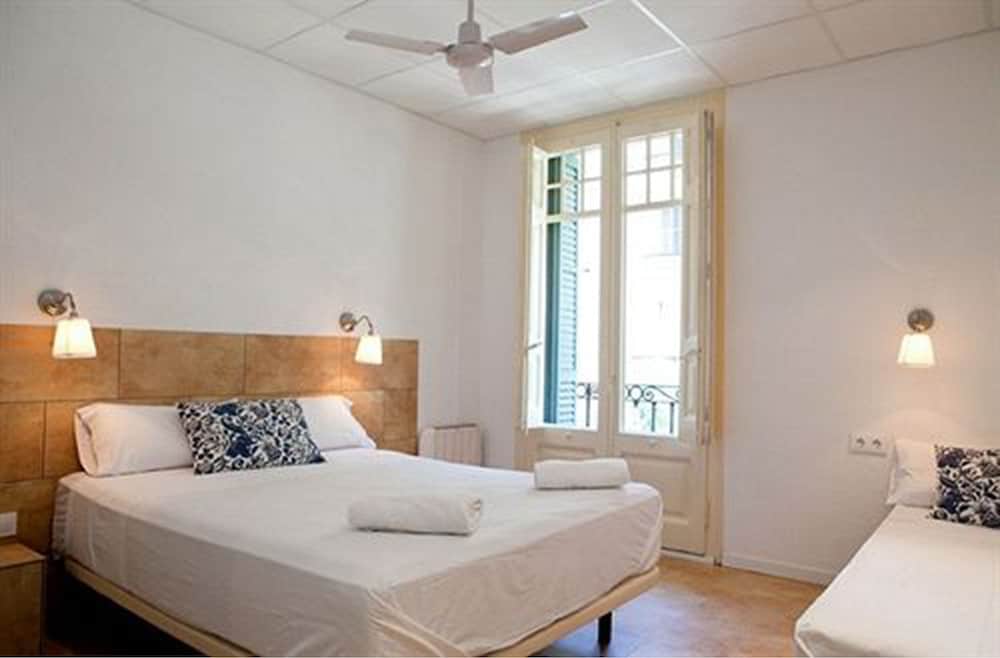 Superior Triple Room, Multiple Beds, Balcony, City View photo 2