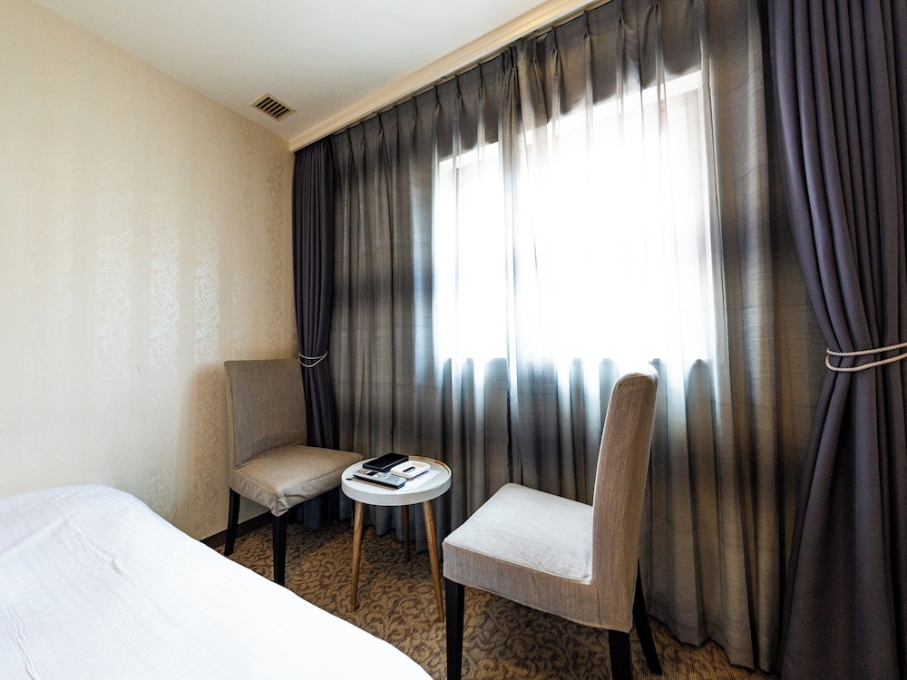 Basic Double Room, Smoking - Photo 5