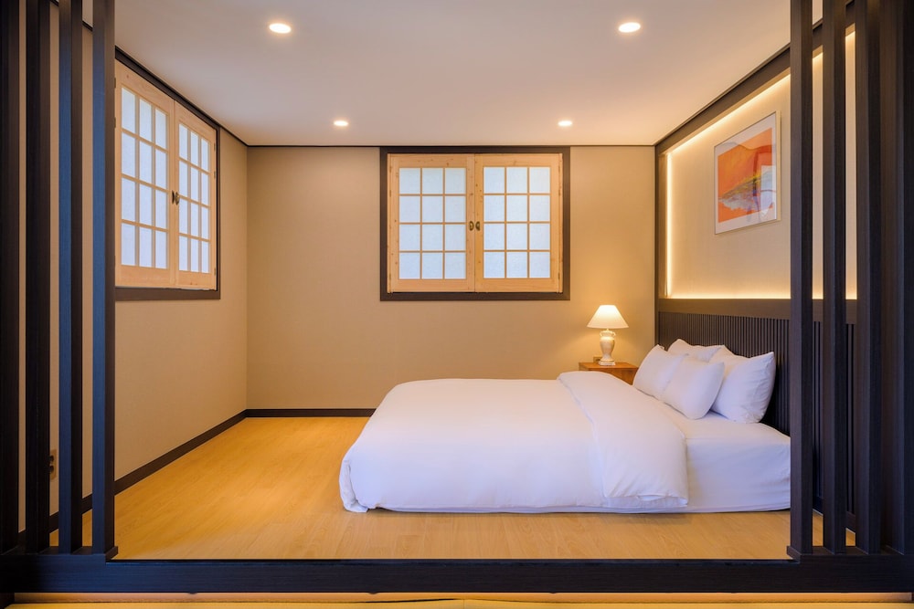 Premier Duplex - Photo 9