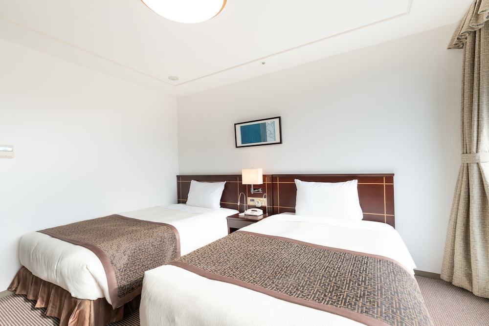 [Non-smoking] Western Style Standard Twin Room (35 sqm) Half-board plan Japanese French Dinner - Photo 5